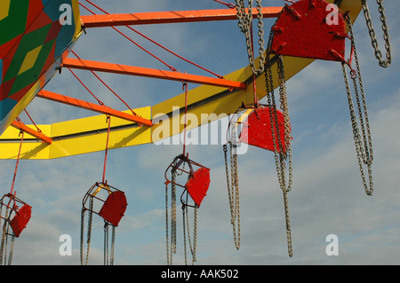 Il parco di divertimenti giostra all'alba Foto Stock