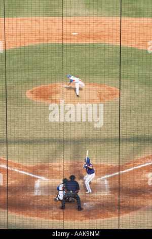 Brocca coreana Pitching alla pastella Taiwanesi nella partita di baseball Foto Stock