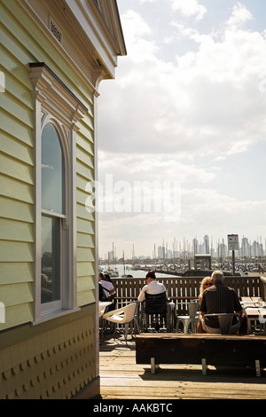 Vista della città di Melbourne dal chiosco alla fine di St Kilda è Pier, Australia Foto Stock