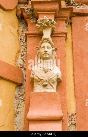 Dettagli architettonici nei giardini al Real Alcazar di Siviglia Andalusia Spagna Foto Stock