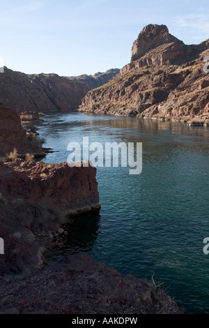 Il fiume Colorado scorre attraverso il Black Canyon Arizona Foto Stock