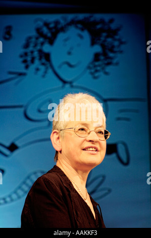 I bambini di autore Jacqueline Wilson raffigurato all'Guardian Hay Festival 2005 Hay on Wye Powys Wales UK Foto Stock