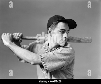 1930s giocatore di baseball CIRCA PER FAR OSCILLARE IL PROFILO BAT Foto Stock