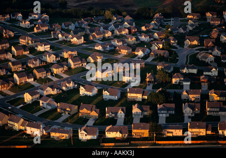 Anni ottanta VISTA AEREA DI SVILUPPO DI ALLOGGIAMENTO Foto Stock