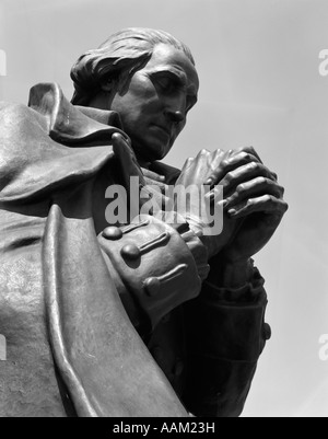 Statua di bronzo di George Washington primo presidente americano di Stati Uniti inginocchiato in preghiera Foto Stock