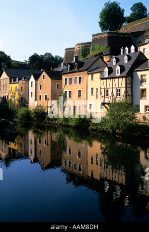 Città di Lussemburgo Lussemburgo vista lungo il fiume ALZETTE IN GRUND SEZIONE DELLA CITTÀ Foto Stock