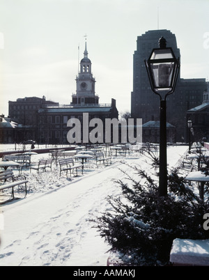 Anni Cinquanta neve invernale scena di Independence Hall di Philadelphia PA Foto Stock