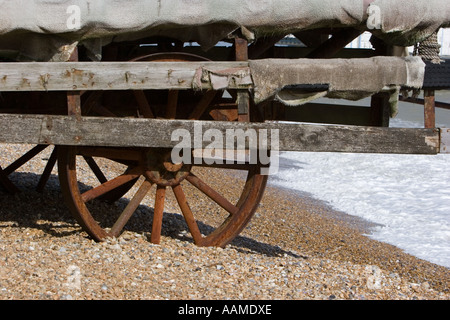 Pontile in legno su ruote Eastbourne beach Foto Stock