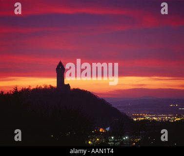 Il National Wallace Monument su Abbey Craig, città di Stirling, Scozia, Regno Unito Foto Stock