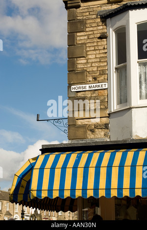 Tipico negozio di fronte nella città mercato di Barnard Castle, Teesdale, County Durham Foto Stock