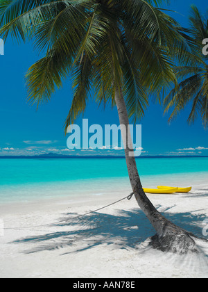 Spiaggia tropicale idilliaco su Ko Phi Phi island nel Mare delle Andamane vicino a Phuket in Thailandia Foto Stock