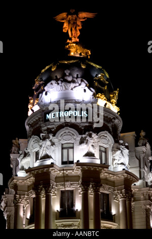 L'Edifico edificio Metropolis di notte Madrid Foto Stock