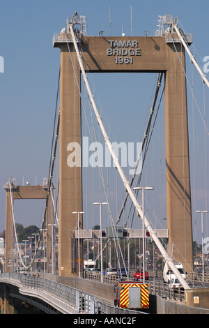 Traffico, Tamar ponte stradale, Saltash, West Country, Devon, Cornwall, England, Regno Unito, Europa Foto Stock