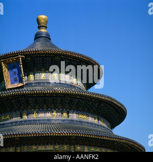 Dettaglio dell'oro dipinta round steeple della Sala della Preghiera del Buon Raccolto nel Tempio del Cielo a Pechino in Cina Foto Stock