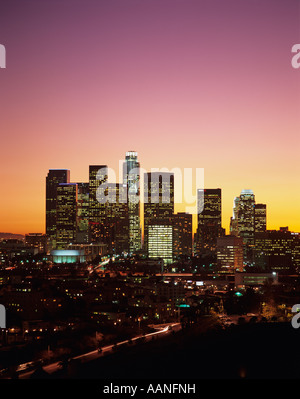 Immagine retrò Sunset over la downtown da Elysian park con grattacieli del quartiere di Downtown Los Angeles California USA Foto Stock