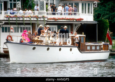 1935 Thorneycroft motor cruiser Aberdonia Henley Royal regata sul Tamigi in Oxfordshire England Regno Unito Foto Stock