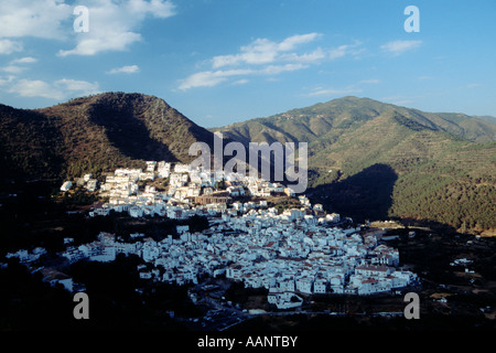 Il pittoresco villaggio di Ojén, Andalusia, Spagna Foto Stock