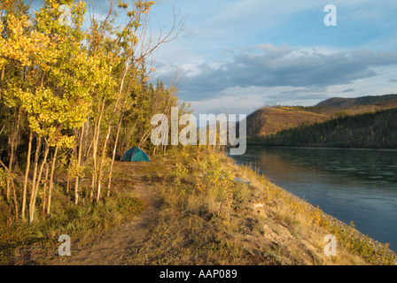 Camp a Ericksons Woodcamp, fiume di Yukon, Yukon, Canada Foto Stock