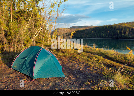 Camp a Ericksons Woodcamp, fiume di Yukon, Yukon, Canada Foto Stock