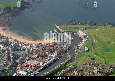 Vista aerea del porto di pesca di Eyemouth, frontiera scozzese paese Foto Stock