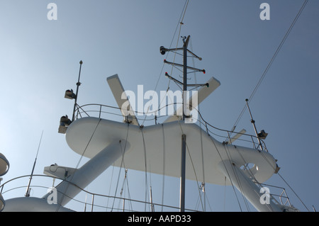 Il radar e di apparecchiature di comunicazione sulla nave da crociera Star Princess Foto Stock