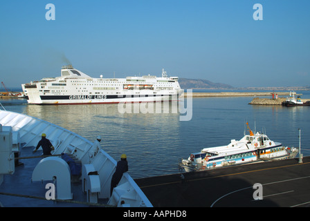 Palermo Sicilia traghetto in partenza eccellente porto Foto Stock