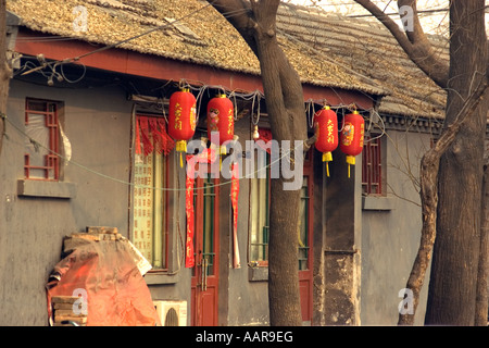 Un hutong cinese tradizionale di vicoli con shared cortili e vicoli Pechino CINA Foto Stock