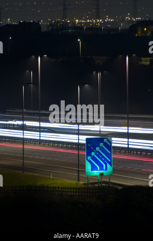 M62 M1 incrocio di notte Leeds West Yorkshire Foto Stock