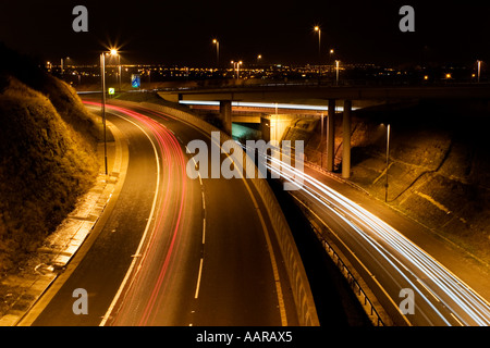 M62 M1 incrocio di notte Leeds West Yorkshire Foto Stock