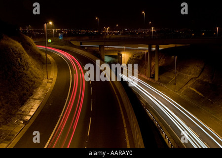 M62 M1 incrocio di notte Leeds West Yorkshire Foto Stock