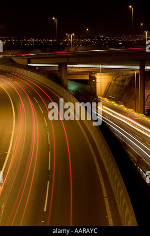 M62 M1 incrocio di notte Leeds West Yorkshire Foto Stock