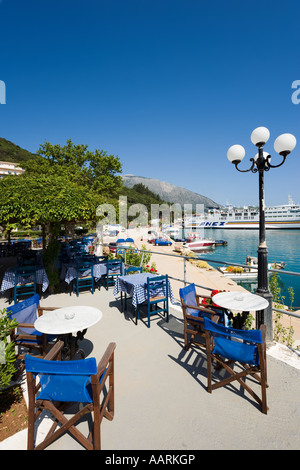 Lungomare Taverna , Poros CEFALLONIA, ISOLE IONIE, Grecia Foto Stock