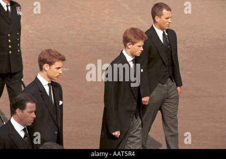 La regina madre il corteo funebre Foto Stock