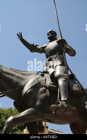 Primo piano della Statua di Don Chisciotte Plaza de Espana Madrid Spagna Europa dell'UE Foto Stock