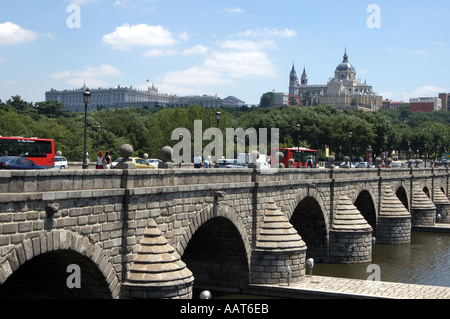 Puento de Segovia Madrid Spagna UE Europa Foto Stock