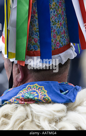 Il basco Joaldunak ballerini, Portugalete, Pais Vasco (Paese Basco), nel nord della Spagna. Foto Stock