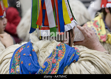 Il basco Joaldunak ballerini, Portugalete, Pais Vasco (Paese Basco), nel nord della Spagna. Foto Stock