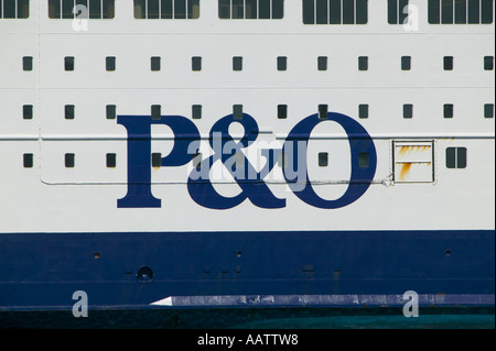 P & O per i passeggeri dei traghetti nel porto di orgoglio di Bilbao in porto al porto di Santurzi, Pais Vasco (Paese Basco), nel nord della Spagna, Europa. Foto Stock