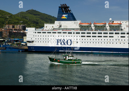 P & O traghetto orgoglio di Bilbao nel porto di Santurtzi, Pais Vasco (Paese Basco), nel nord della Spagna, Europa. Foto Stock