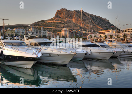 L'ESP, Spagna Alicante : vista sul porto di Monte Benacantl Foto Stock