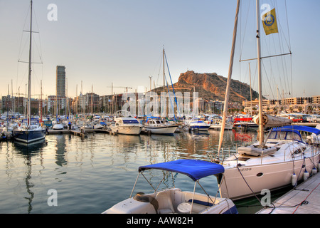 L'ESP, Spagna Alicante : vista sul porto di Monte Benacantl Foto Stock