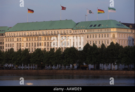 Hotel Vier Jahreszeiten, Binnenalster, Amburgo, Germania Foto Stock