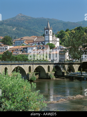 Il Portogallo, il Minho, Costa Verde, Ponte da Barca ponte e old town Foto Stock