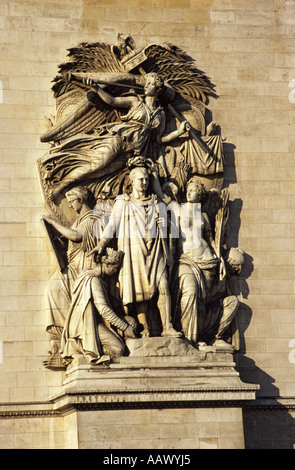 Dettagli di un rilievo sulla Arc de Triomphe a Charles de Gaulle Etoile nella parte superiore degli Champs Elysees di Parigi Francia Foto Stock