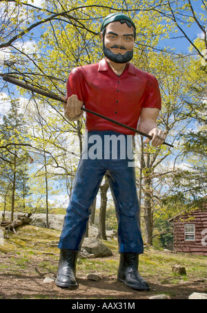 Paul Bunyan Muffler Man a ragazzi Scout Camp nel punto pietroso di New York Foto Stock