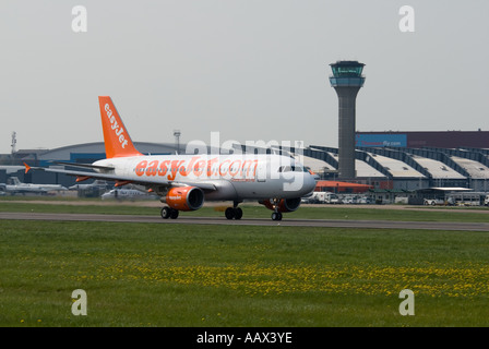 Easy-jet aeroplano di atterraggio e di decollo Foto Stock