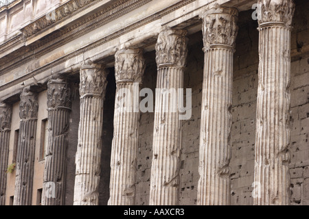 Tempio di Adriano che ospita Roma Stock Exchange Piazza di Pietra Roma Italia Foto Stock