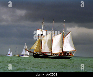 Schooner Bel Oispoir 11 nella baia di Dublino in Irlanda nel mese di agosto 1998 Foto Stock