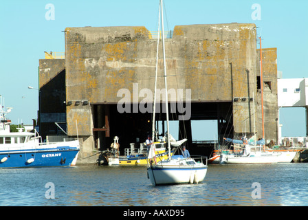 Saint Nazaire Francia WWII sottomarino bunker di riparazione Foto Stock