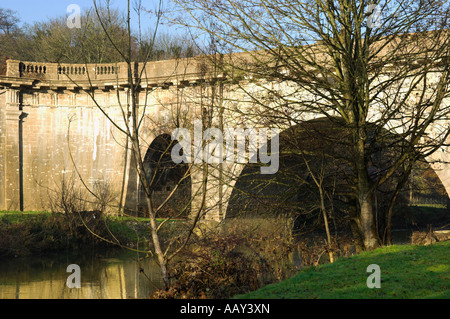 Archi di Dundas acquedotto fiume Avon Monkton Combe Bath Foto Stock